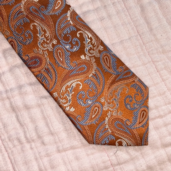Michael Kors Men’s Paisley Necktie - Picture 2 of 6